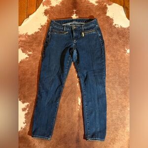 Michael Kors dark washed skinny jeans 
size 8 the waist is 32 inches 
No flaws